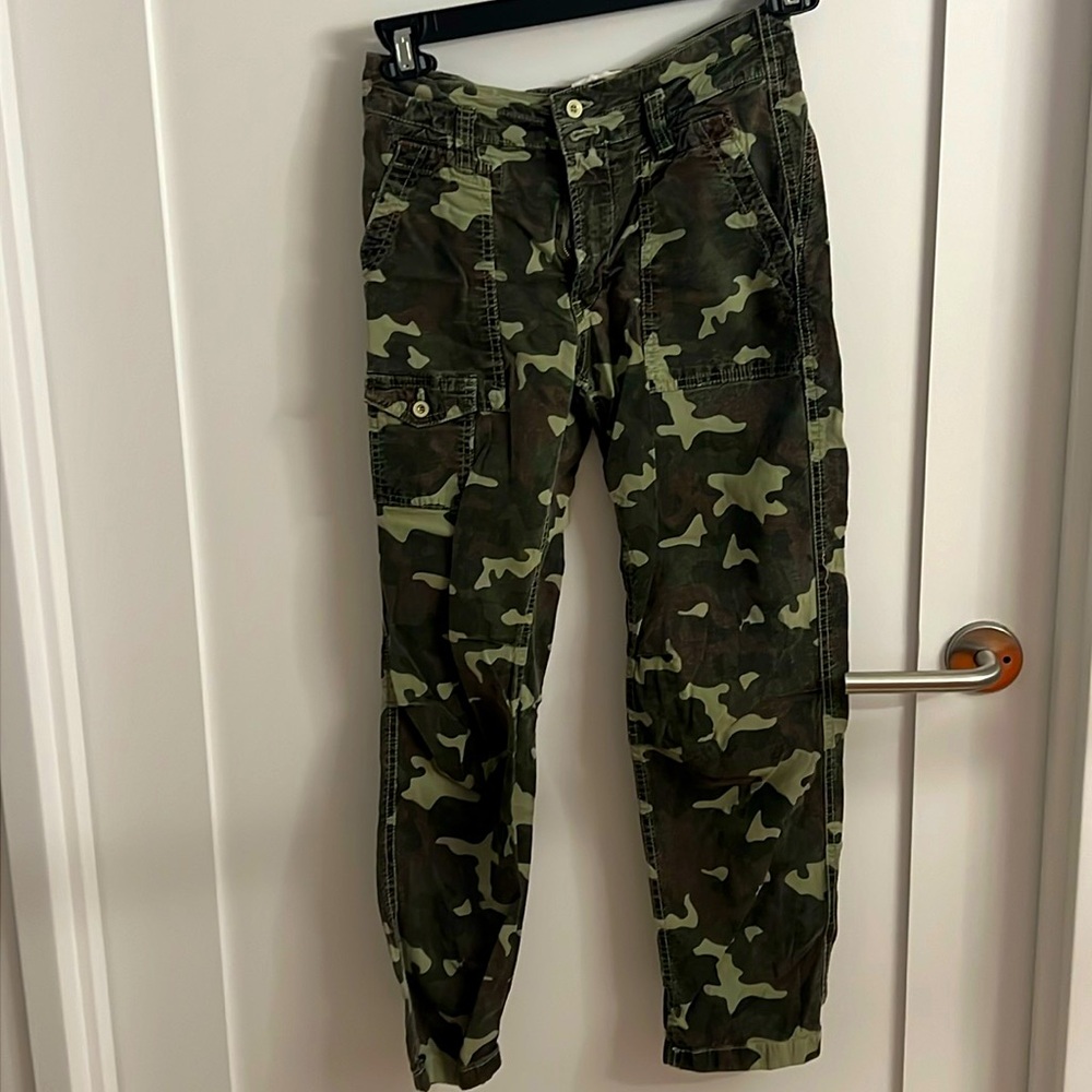 Anthropologie camouflage lightweight low rise pants